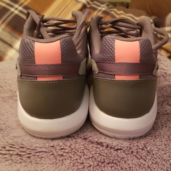 Nike women's Air Zoom Resistance - Picture 3 of 5